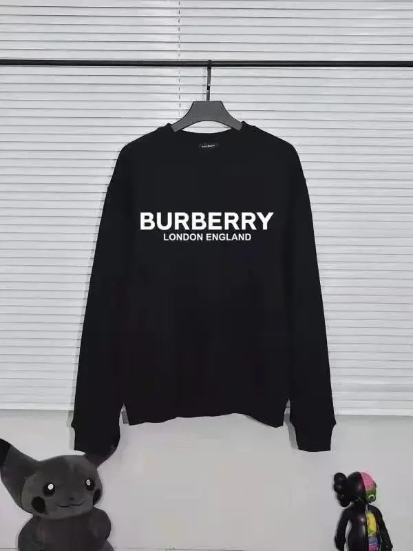 Burberry Check Print & Teddy Bear Graphic Sweatshirts — foto 5 de 11