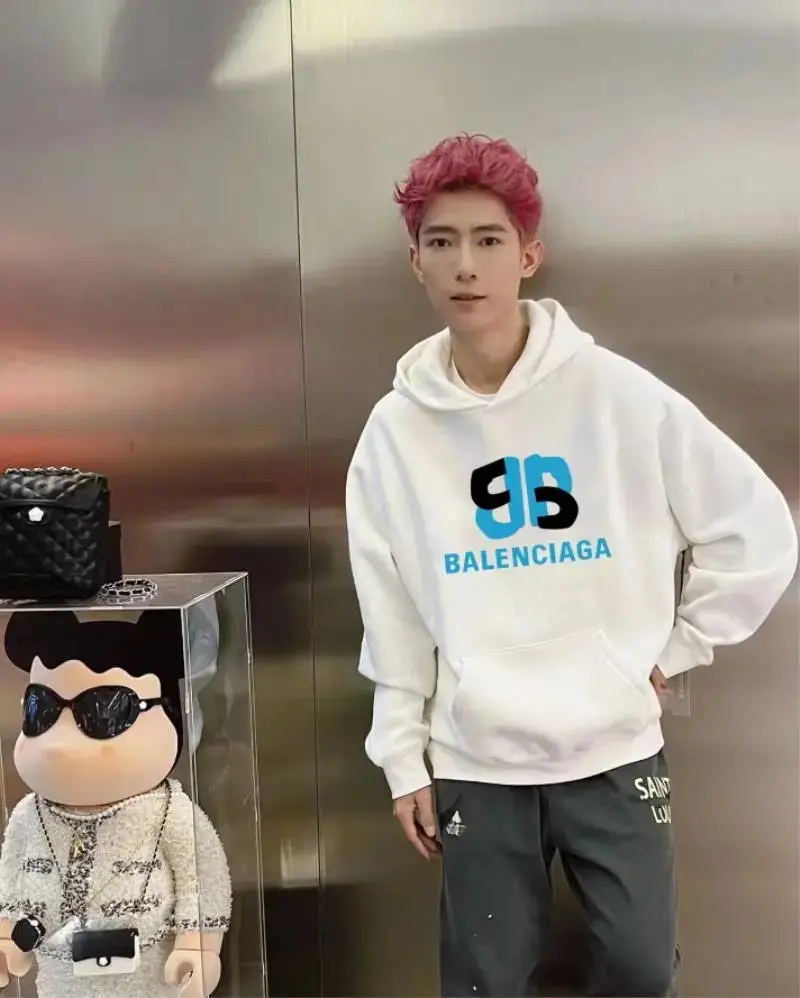 Balenciaga BB Logo Hoodie — foto 11 de 13