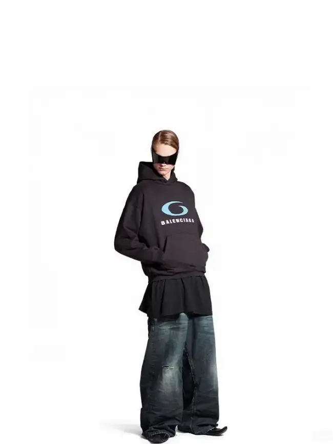 Balenciaga BB Logo Hoodie — foto 12 de 13
