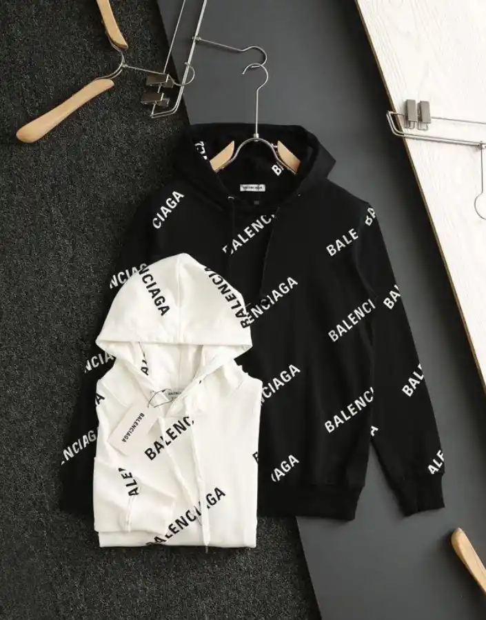 Balenciaga BB Logo Hoodie — foto 5 de 13