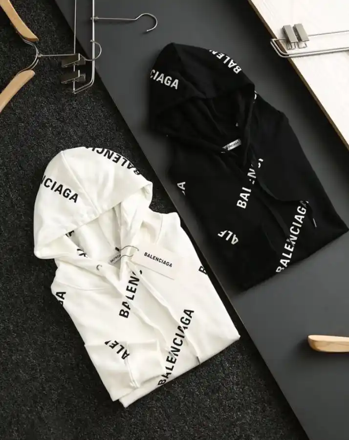 Balenciaga BB Logo Hoodie — foto 6 de 13