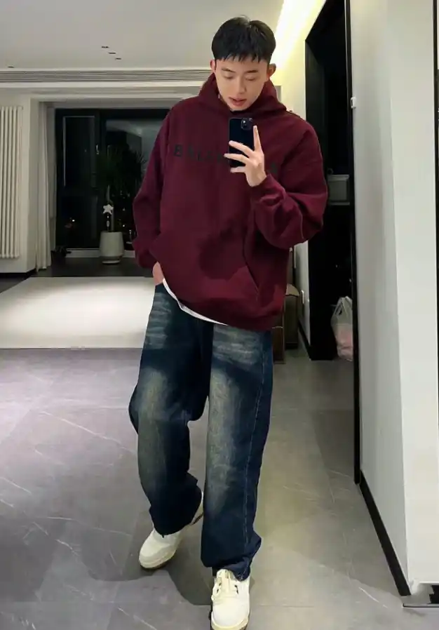 Balenciaga BB Logo Hoodie — foto 7 de 13