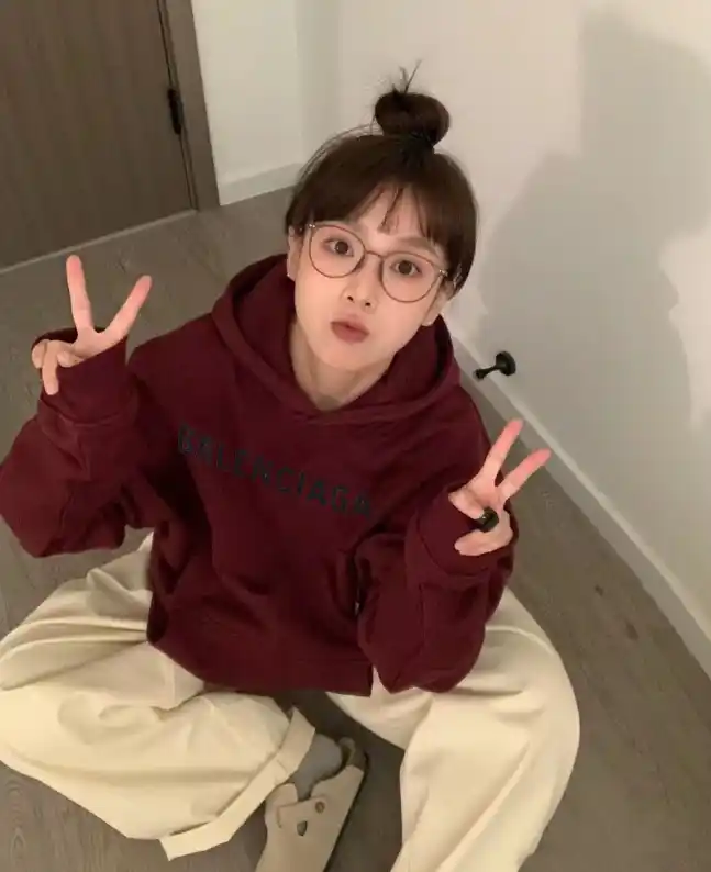 Balenciaga BB Logo Hoodie — foto 8 de 13