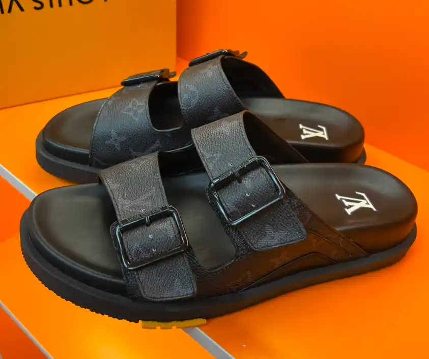 LV slippers — foto 11 de 15