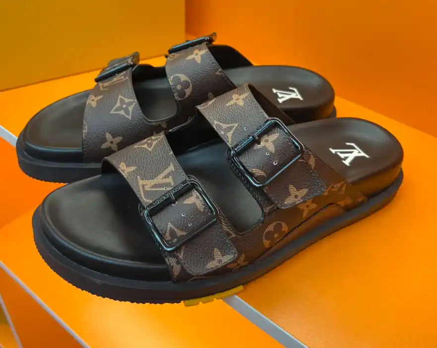 LV slippers — foto 12 de 15