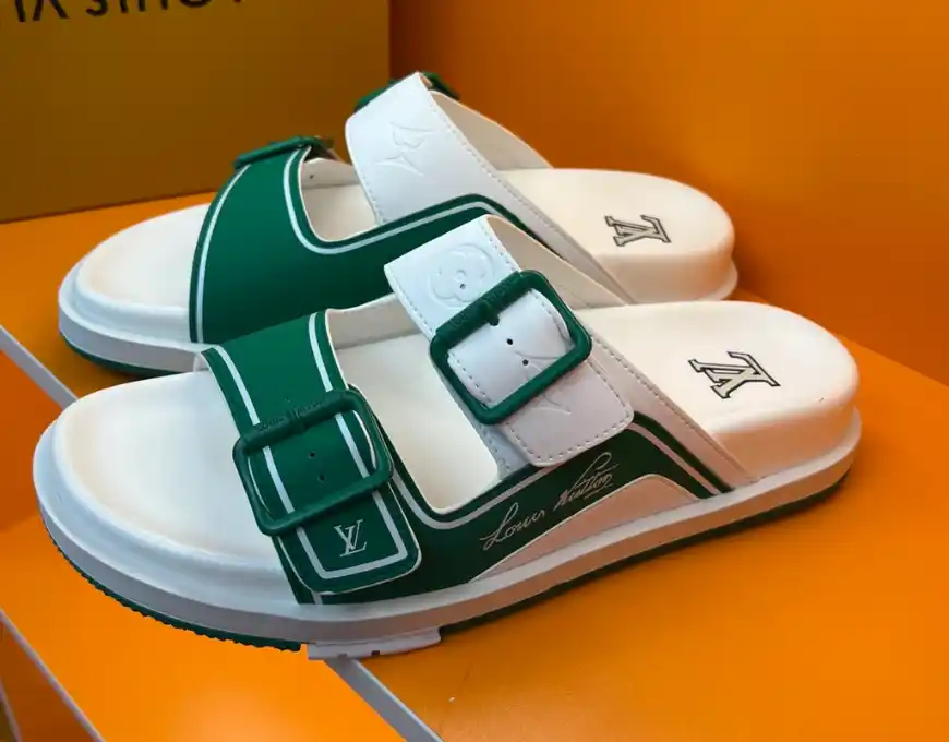 LV slippers — foto 5 de 15