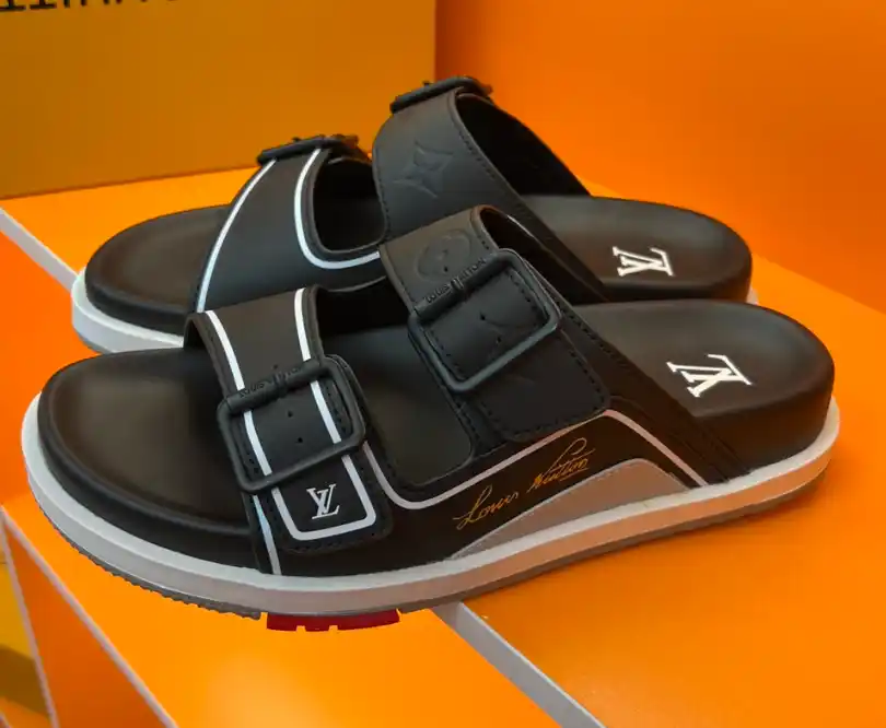 LV slippers — foto 8 de 15