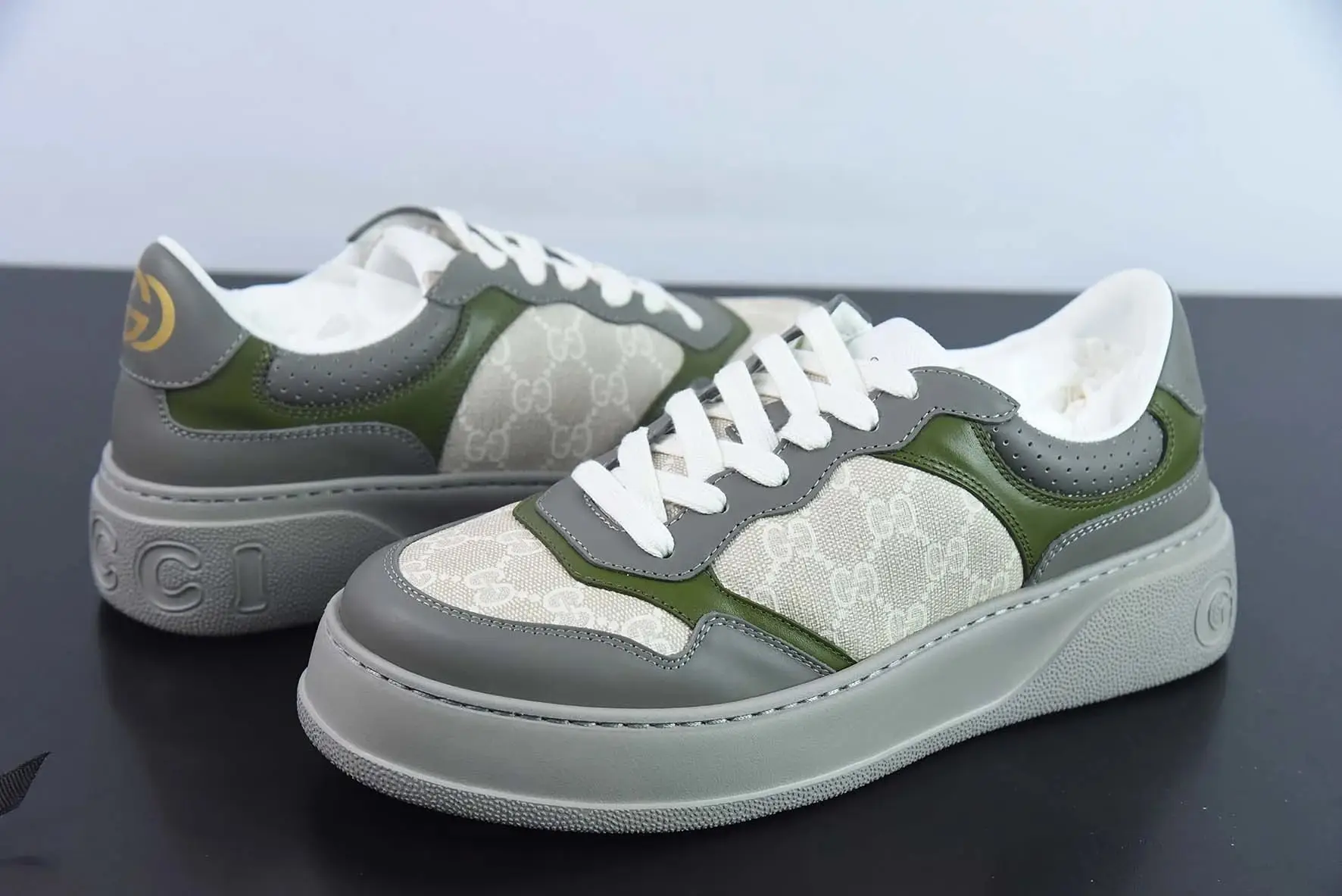 Gucci Rhyton Sneakers [21 styles] — foto 2 de 11