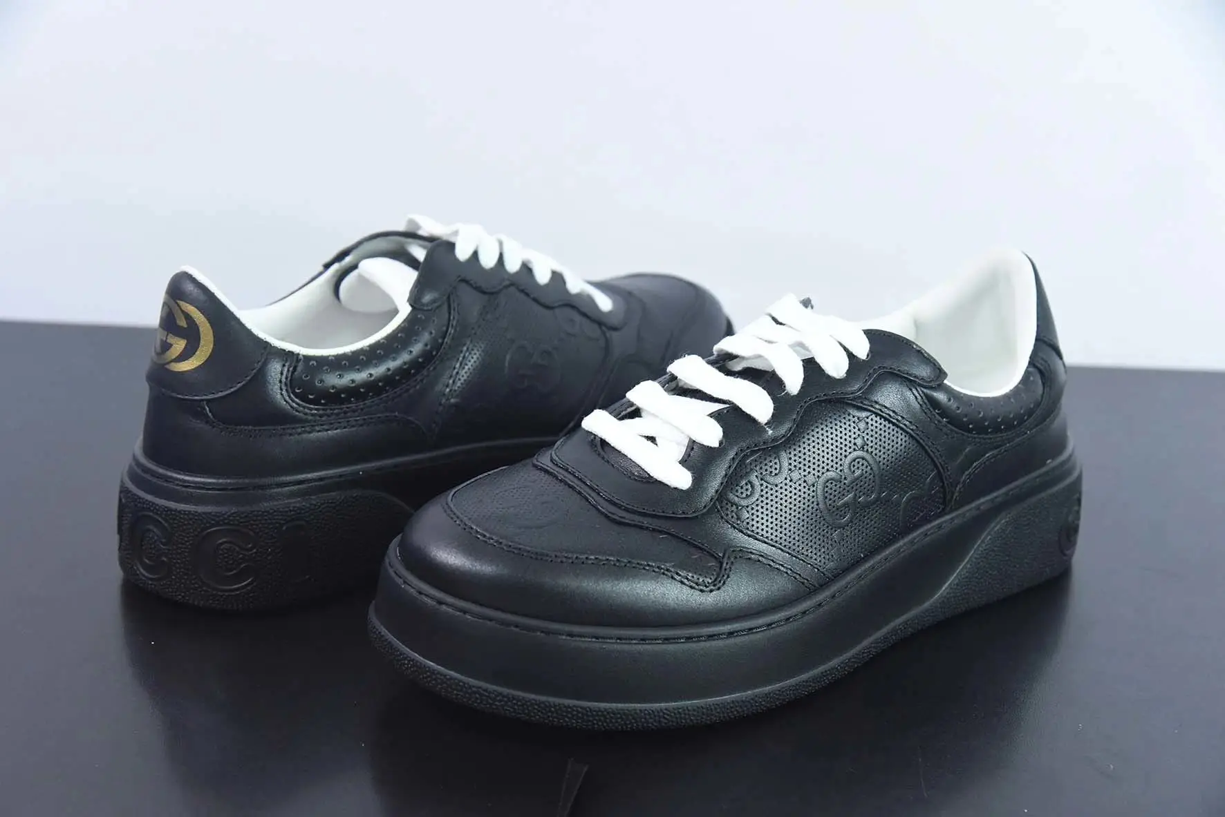 Gucci Rhyton Sneakers [21 styles] — foto 9 de 11