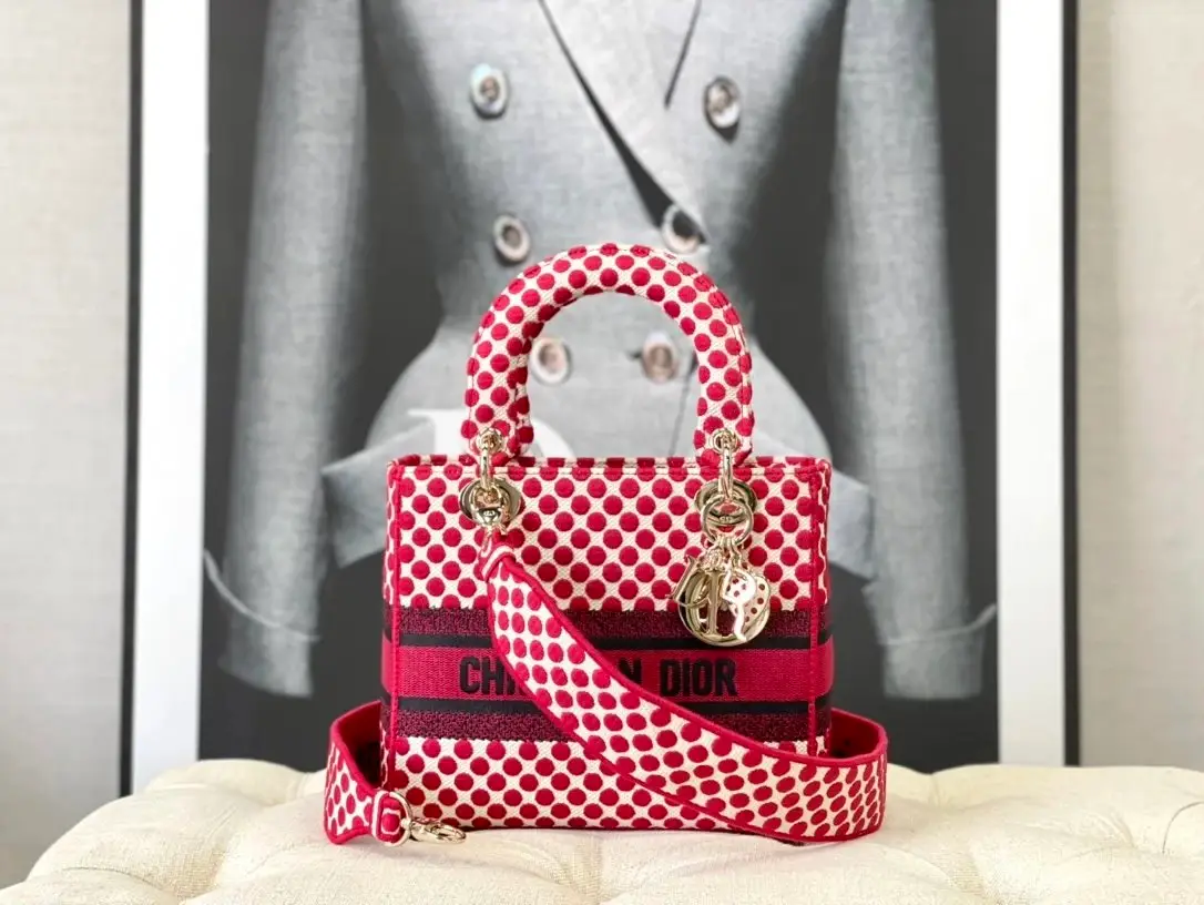 Dior Handbags [15 styles] — foto 13 de 15