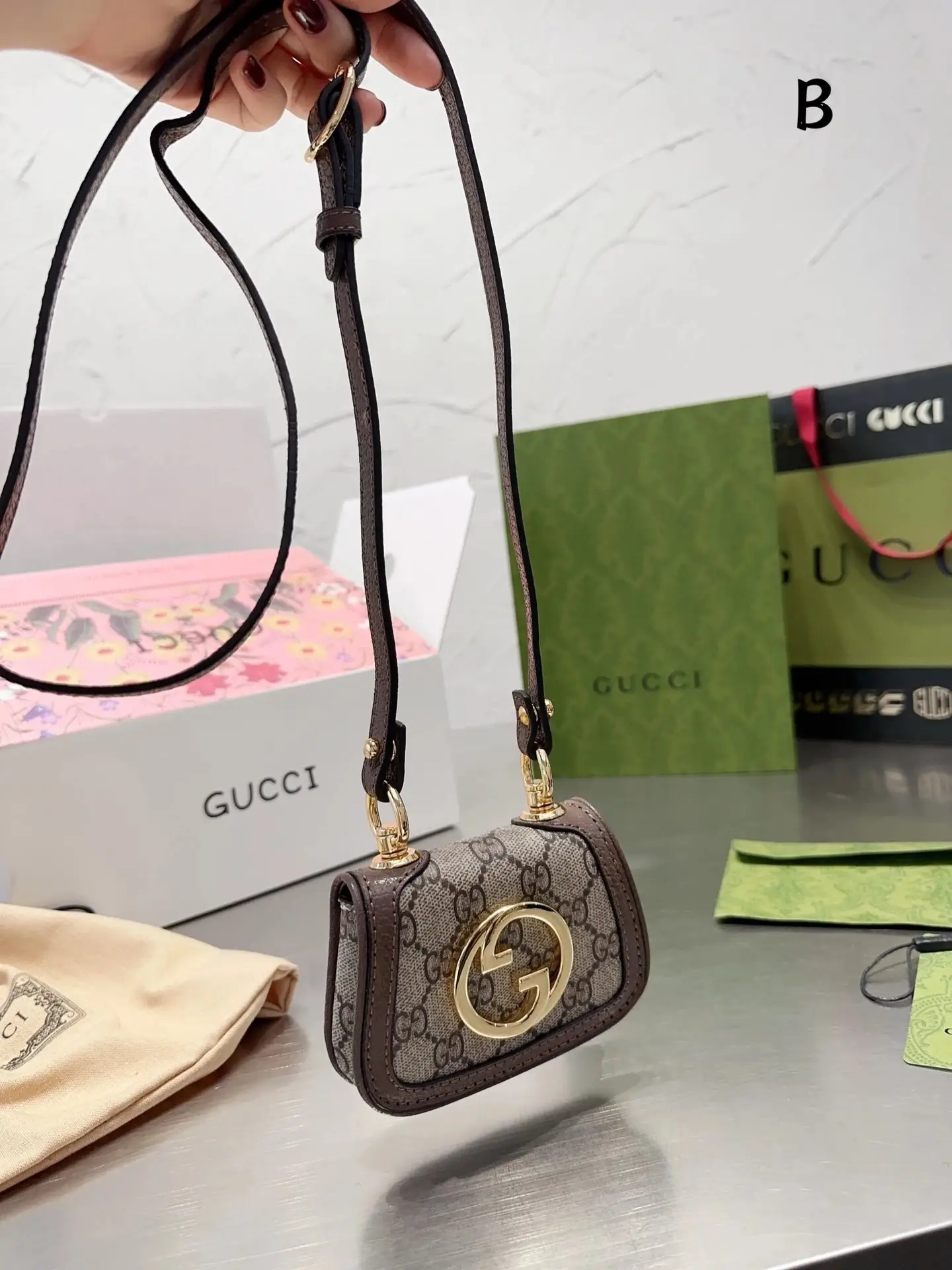 Gucci Handbags [14 styles] — foto 3 de 15